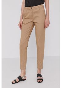 G-Star RAW - G-Star Raw Spodnie damskie kolor beżowy fason chinos medium waist. Kolor: beżowy. Materiał: tkanina. Wzór: gładki