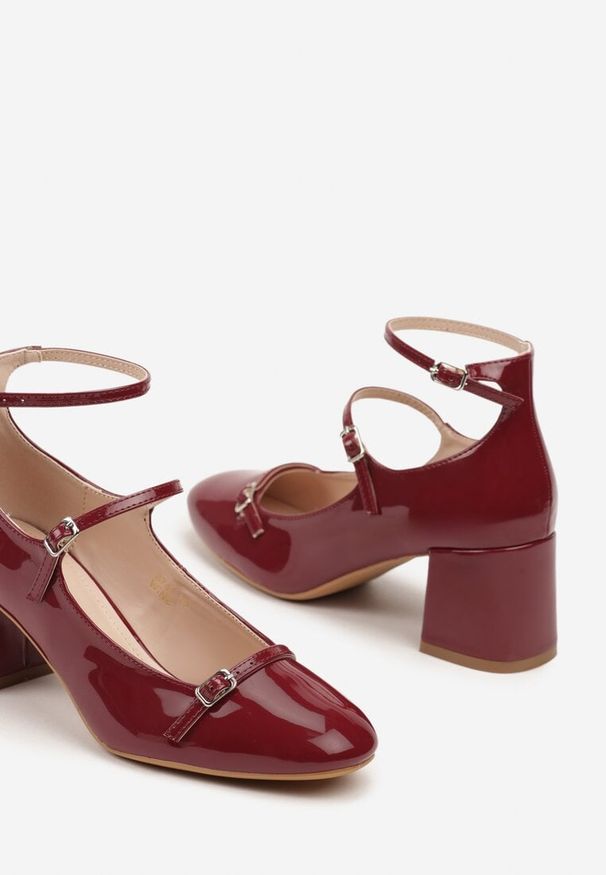 Born2be - Bordowe Czółenka Lakierowane Retro z Cienkimi Paseczkami na Sprzączki Dlineya. Okazja: na co dzień, do pracy. Zapięcie: sprzączka. Kolor: czerwony. Materiał: lakier. Wzór: paski. Styl: retro