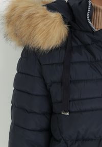 Born2be - Granatowa Kurtka Pikowana z Szerokim Ściągaczem przy Rękawach Rese. Okazja: na co dzień. Kolor: niebieski. Materiał: jeans, futro. Styl: casual, elegancki #3