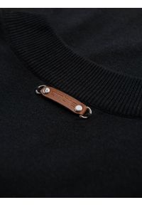 Ombre Clothing - Męski sweter z wiskozą i rozpinanym dekoltem – czarny V2. Typ kołnierza: kołnierzyk stójkowy. Kolor: czarny. Materiał: wiskoza. Wzór: gładki, aplikacja, ze splotem. Styl: elegancki #6