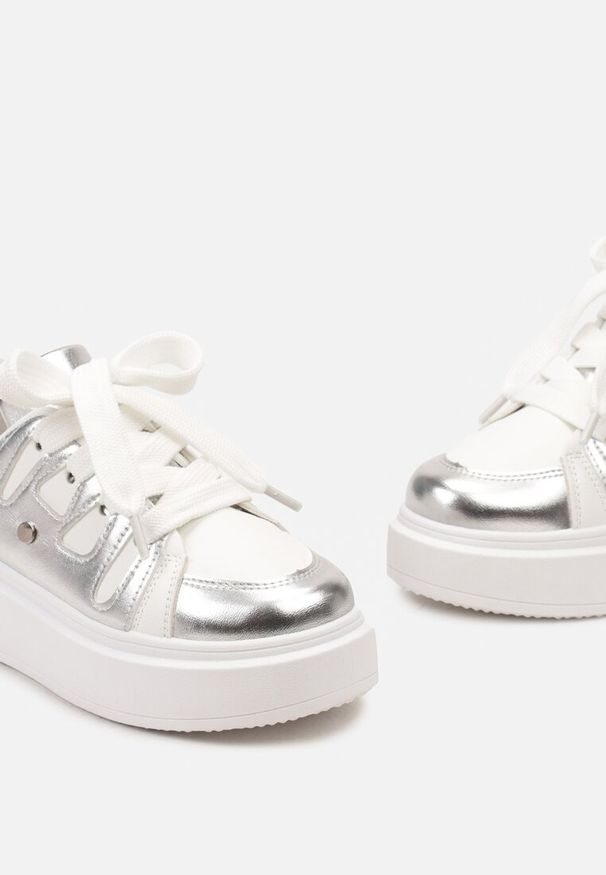 Renee - Biało-Srebrne Sneakersy na Grubej Podeszwie przed Kostkę Alisis. Wysokość cholewki: przed kostkę. Kolor: biały
