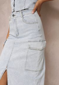 Renee - Jasnoniebieska Jeansowa Spódnica Midi o Fasonie Cargo z Rozcięciem Codie. Kolor: niebieski. Materiał: jeans #3