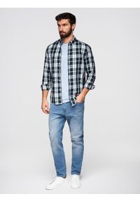 Ombre Clothing - Spodnie męskie jeansowe CARROT z przetarciami - jasnoniebieskie V1 - Rozmiar: L. Okazja: na co dzień, do pracy. Kolor: niebieski. Materiał: jeans. Wzór: aplikacja. Styl: casual #1