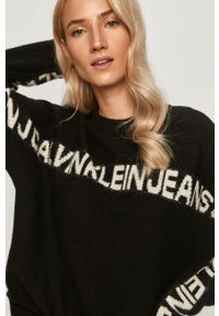 Calvin Klein Jeans - Sweter. Kolor: czarny. Materiał: wełna, akryl, dzianina, poliamid. Długość rękawa: długi rękaw. Długość: długie. Wzór: aplikacja #6