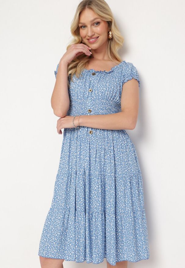 Born2be - Niebieska Bawełniana Sukienka w Drobne Kwiaty z Gumkami w Talii Fielita. Kolor: niebieski. Materiał: bawełna. Długość rękawa: krótki rękaw. Wzór: kwiaty. Sezon: lato. Styl: elegancki