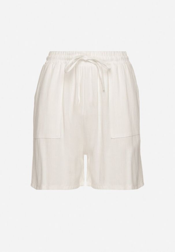 Born2be - Białe Szorty Bermudy z Lnu i Wiskozy z Wysokim Stanem Dorotiana. Okazja: na spacer, na co dzień. Stan: podwyższony. Kolor: biały. Materiał: wiskoza, len. Styl: casual, klasyczny