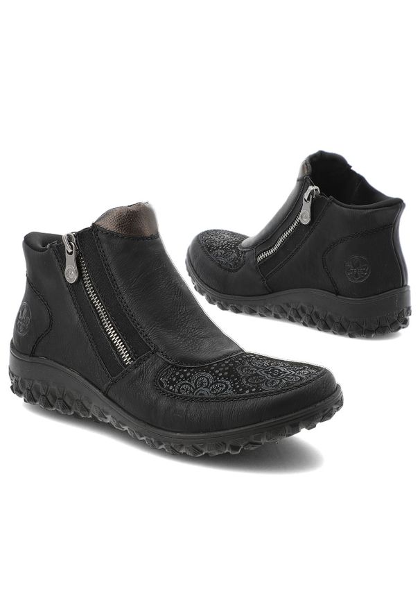 Czarne Botki Rieker Wygodne Obuwie Damskie. Okazja: na co dzień. Zapięcie: zamek. Kolor: czarny. Materiał: skóra ekologiczna, jeans. Wzór: aplikacja. Sezon: zima, jesień. Styl: klasyczny, casual, elegancki