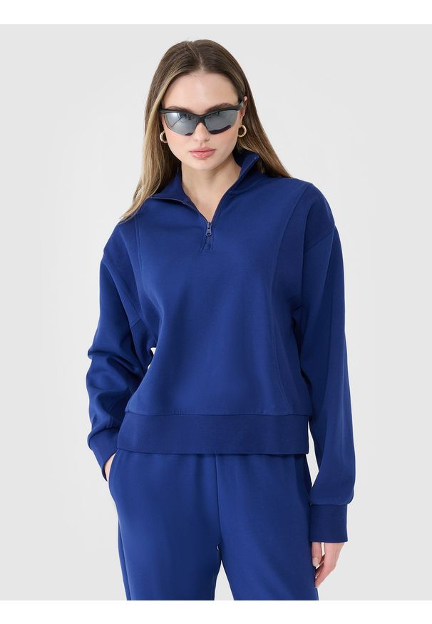 4f - 4F Bluza dresowa nierozpinana bez kaptura damska - granatowa M. Okazja: na co dzień. Typ kołnierza: bez kaptura. Kolor: niebieski. Materiał: dresówka. Wzór: gładki, ze splotem. Styl: klasyczny, sportowy, casual