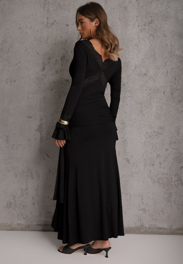 Renee - Czarna Wiskozowa Sukienka Wieczorowa z Falbanami Koronką i Wiązanym Trenem Lenivna. Okazja: na ślub cywilny, na wesele. Kolor: czarny. Materiał: wiskoza, koronka. Wzór: koronka. Styl: wizytowy