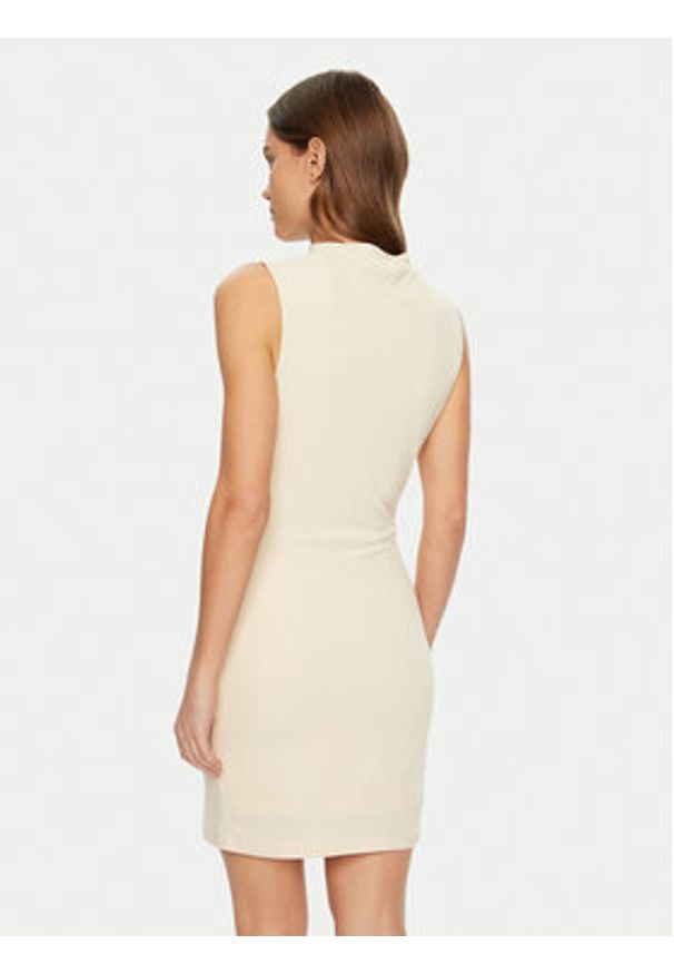 Guess Sukienka koktajlowa W5RK24 KAQL2 Écru Regular Fit. Materiał: syntetyk. Styl: wizytowy