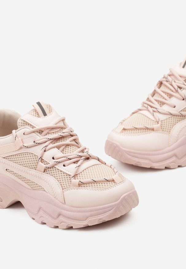 Renee - Różowe Sneakersy na Masywnej Podeszwie z Siateczkowym Wstawkami i Ozdobnymi Sznurówkami Ollavia. Kolor: różowy