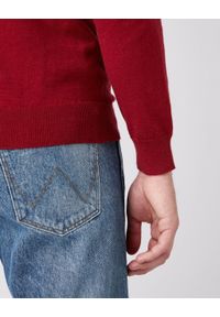 Wrangler - WRANGLER CREW KNIT MĘSKI SWETER KLASYCZNY BIKING RED W8A02PX2G 112141656. Materiał: denim. Styl: klasyczny #5
