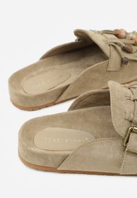 Renee - Zielone Klapki na Platformie Ozdobione Koralikami Klamrami i Frędzlami Leurecea. Okazja: na co dzień. Kolor: zielony. Materiał: jeans. Wzór: aplikacja. Sezon: lato. Obcas: na platformie. Styl: casual, elegancki #8