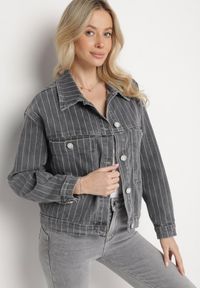 Born2be - Szara Kurtka Jeansowa w Paski z Kieszeniami Ravilune. Okazja: na co dzień, na spacer. Kolor: szary. Materiał: jeans. Długość rękawa: długi rękaw. Długość: długie. Wzór: paski. Styl: klasyczny, elegancki, casual