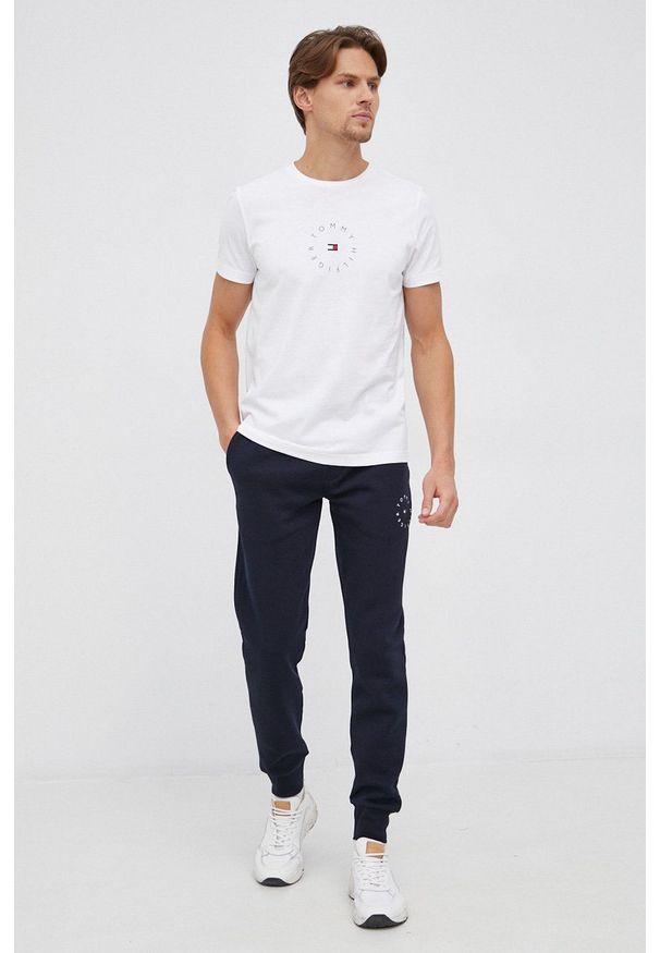 TOMMY HILFIGER - Tommy Hilfiger - Spodnie. Kolor: niebieski. Materiał: bawełna, dzianina. Wzór: nadruk