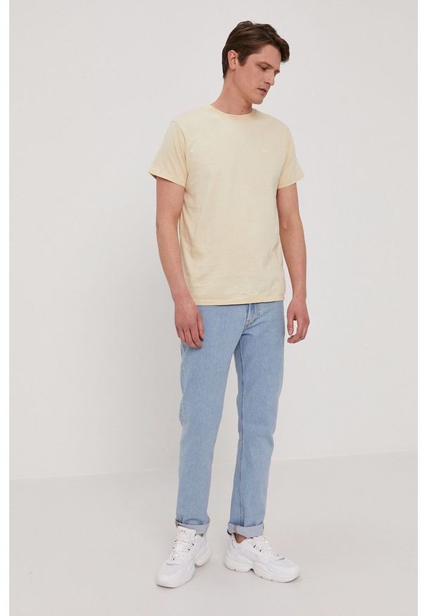 Guess - T-shirt. Okazja: na co dzień. Kolor: żółty. Materiał: bawełna, dzianina. Wzór: gładki. Styl: casual