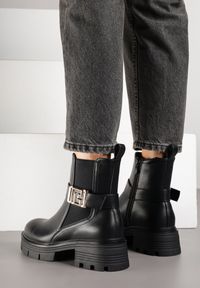 Born2be - Czarne Botki Sztyblety z Ozdobnym Paskiem z Klamerką Rirovia. Zapięcie: pasek. Kolor: czarny. Materiał: jeans. Wzór: aplikacja. Sezon: zima, jesień. Styl: klasyczny