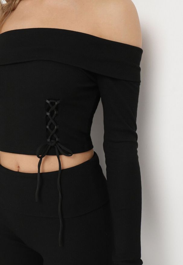 Born2be - Czarny Bawełniany Komplet Casual z Dzwonami i Bluzką Hiszpanką z Rzemykami Ordina. Kolor: czarny. Materiał: bawełna. Wzór: kolorowy, aplikacja