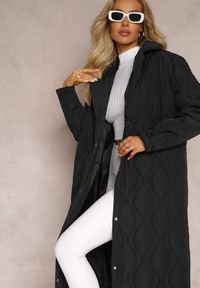 Renee - Czarny Długi Płaszcz Kurtka Ozdobiona Pikowaniem Hamid. Kolor: czarny. Długość: długie. Wzór: aplikacja #5
