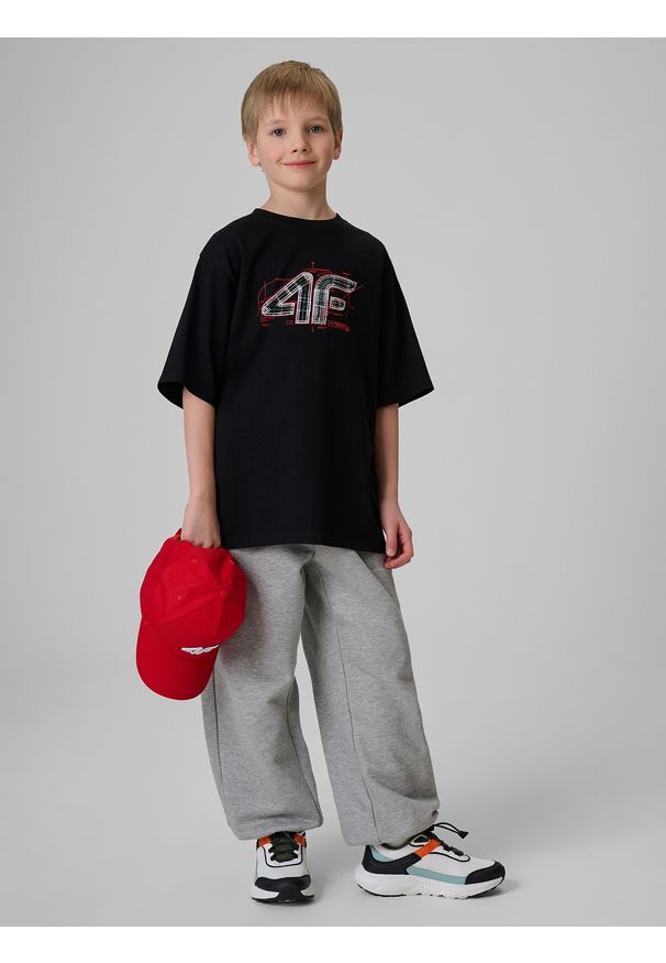 4f - 4F T-shirt loose z nadrukiem chłopięcy - czarny 158/164 (12-14 lat). Okazja: na co dzień, na uczelnię. Kolor: czarny. Materiał: materiał. Wzór: nadruk. Sezon: lato. Styl: casual