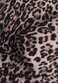 Renee - Brązowa Panterkowa Kurtka Pikowana o Krótkim Kroju ze Ściągaczami Ivilda. Okazja: na co dzień. Kolor: brązowy. Materiał: jeans. Długość: krótkie. Wzór: motyw zwierzęcy. Sezon: wiosna. Styl: casual, wizytowy #6