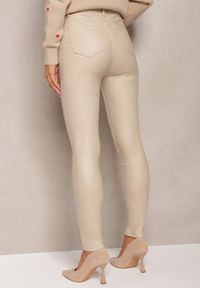 Renee - Jasnobeżowe Spodnie Skinny z Ekoskóry Zejomi. Stan: podwyższony. Kolor: beżowy. Materiał: skóra ekologiczna #3
