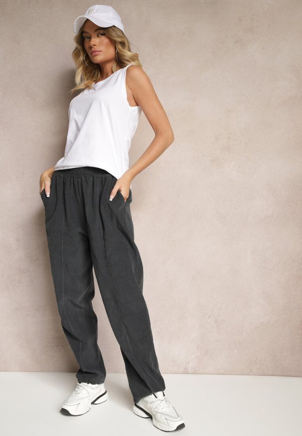 Renee - Ciemnoszare Bawełniane Spodnie High Waist w Klasycznym Stylu Arivora. Okazja: na co dzień. Stan: podwyższony. Kolor: szary. Materiał: bawełna. Styl: klasyczny