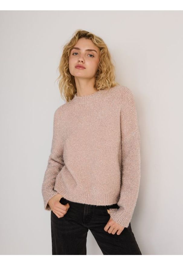 Reserved - Sweter z metalizowaną nitką - brudny róż. Kolor: różowy. Materiał: dzianina, wełna
