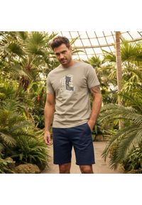 Męska Koszulka (T-Shirt) - Pako Jeans - Beżowa, Napis. Okazja: na co dzień. Kolor: brązowy, beżowy, wielokolorowy. Materiał: bawełna. Wzór: nadruk. Styl: casual #4