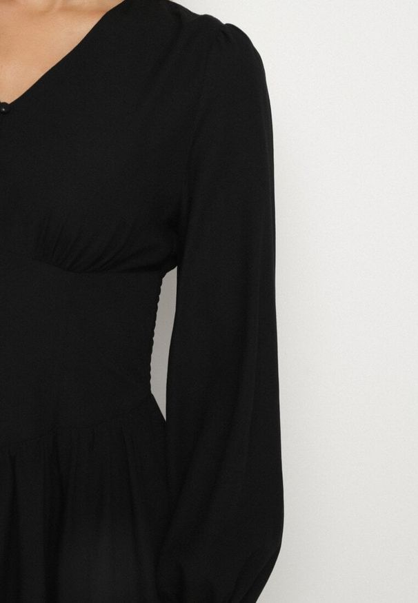 Born2be - Czarna Sukienka z Wiskozą z Gorsetową Talią i Bufiastymi Rękawami Aniste. Okazja: na co dzień. Typ kołnierza: dekolt gorset. Kolor: czarny. Materiał: wiskoza. Typ sukienki: gorsetowe. Styl: casual, elegancki, sportowy, wizytowy