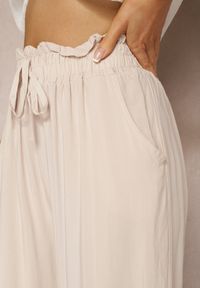 Renee - Jasnobeżowe Spodnie z Bawełny Typu Palazzo High Waist z Gumką w Talii Nelsaria. Okazja: na co dzień. Stan: podwyższony. Kolor: beżowy. Materiał: bawełna. Styl: casual, elegancki, wizytowy