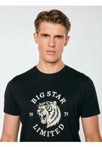 Big-Star - koszulka męska z kontrastowym nadrukiem czarna renner 906. Kolor: czarny. Materiał: skóra, bawełna. Wzór: nadruk. Styl: klasyczny #6