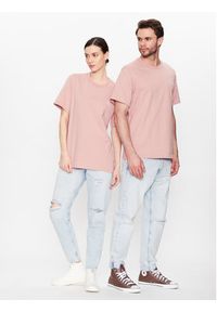 Converse T-Shirt Unisex Go-To Embroidered Star Chevron 10023876-A13 Różowy Regular Fit. Kolor: różowy. Materiał: bawełna