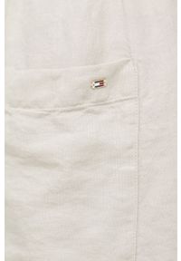 TOMMY HILFIGER - Tommy Hilfiger szorty lniane kolor beżowy gładkie high waist. Stan: podwyższony. Kolor: beżowy. Materiał: len. Wzór: gładki #2