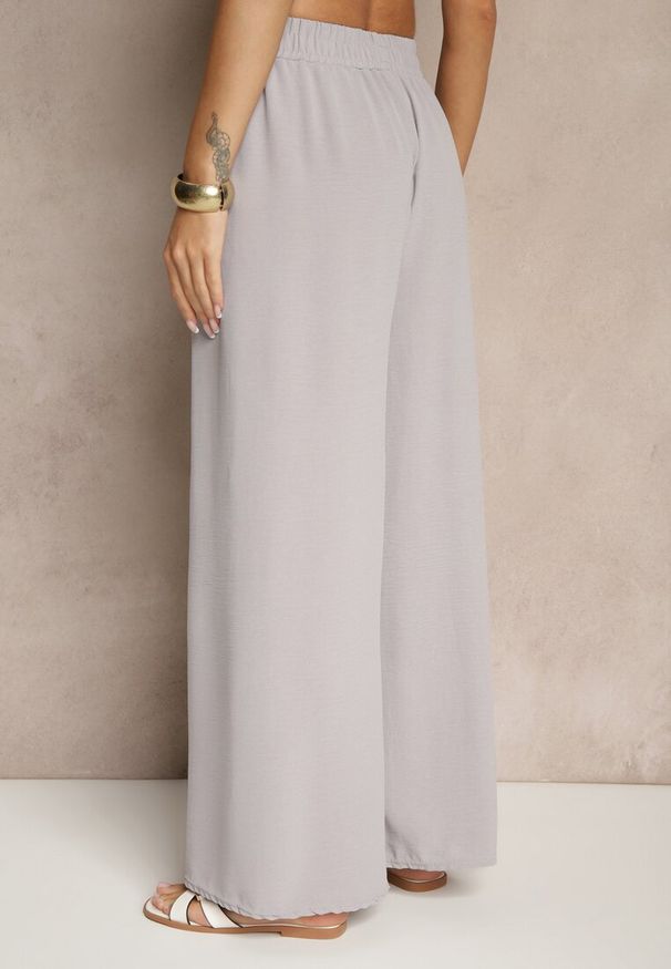 Renee - Szare Spodnie z Bawełną o Szerokim Kroju High Waist Ozdobione Guzikami Morritia. Okazja: na co dzień. Stan: podwyższony. Kolor: szary. Materiał: bawełna. Wzór: aplikacja. Styl: elegancki, casual