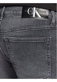 Calvin Klein Jeans Szorty jeansowe J30J322786 Szary Slim Fit. Kolor: szary. Materiał: bawełna