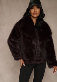 Renee - Bordowa Kurtka Futrzana Ozdobiona Kołnierzem Avelire. Okazja: na co dzień. Kolor: czerwony. Materiał: futro. Wzór: aplikacja. Sezon: zima. Styl: casual, elegancki #1