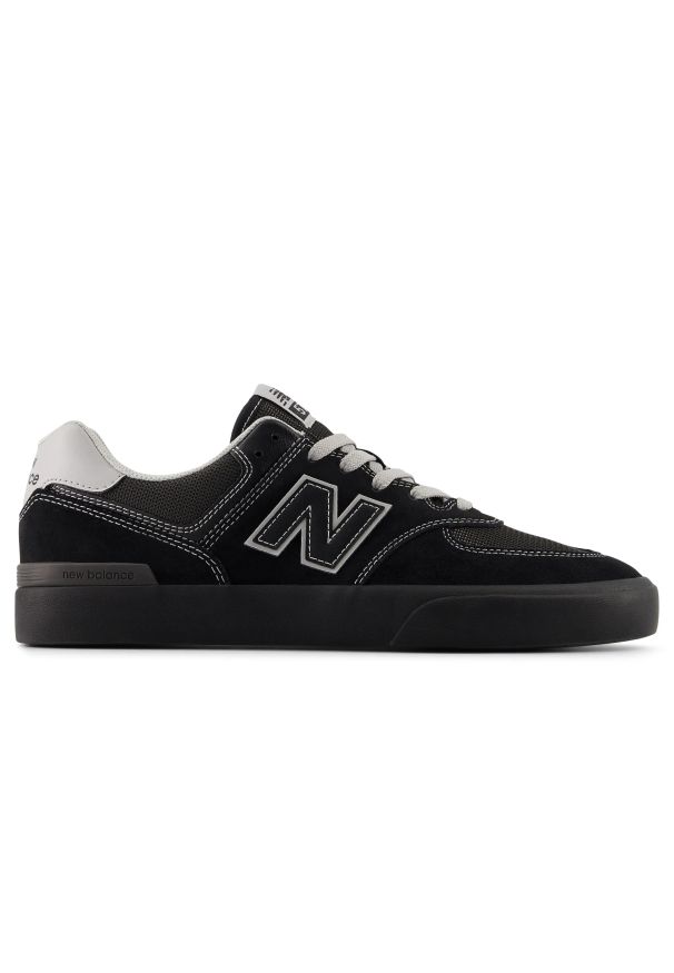 Buty męskie New Balance Numeric NM574VBB – czarne. Kolor: czarny. Materiał: zamsz, dresówka. Szerokość cholewki: normalna. Model: New Balance 574. Sport: skateboard
