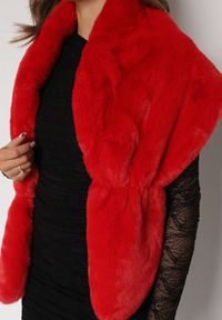 Born2be - Czerwone Futrzane Ponczo Narzutka Bralinne. Kolor: czerwony. Materiał: futro #5