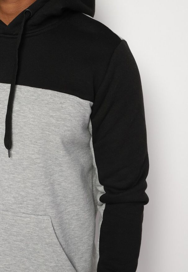 Born2be - Jasnoszara Bluza z Bawełną z Kieszenią Kangurek i Kapturem Nevisara. Okazja: na co dzień, na spotkanie biznesowe. Kolor: szary. Materiał: bawełna. Styl: casual, sportowy, elegancki, biznesowy, klasyczny