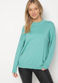 Born2be - Zielony Gładki Sweter z Rękawami Typu Nietoperz Ralanevia. Okazja: do pracy, na co dzień. Kolor: zielony. Wzór: gładki. Styl: casual #7
