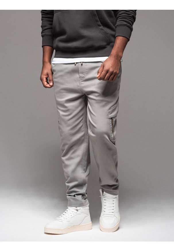 Ombre Clothing - Dzianinowe joggery męskie z kieszeniami cargo – jasnoszare V4 - Rozmiar: L. Okazja: na co dzień. Kolor: szary. Materiał: dzianina. Wzór: aplikacja. Styl: casual