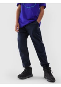 4F JUNIOR - Spodnie casual joggery chłopięce. Okazja: na co dzień. Kolor: niebieski. Materiał: elastan, bawełna, tkanina. Styl: casual