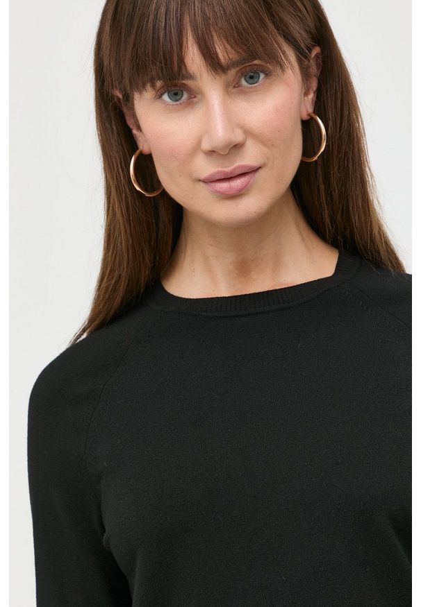 Max Mara Leisure sweter damski kolor czarny lekki. Okazja: na co dzień. Kolor: czarny. Materiał: dzianina. Długość rękawa: raglanowy rękaw. Wzór: gładki. Styl: casual