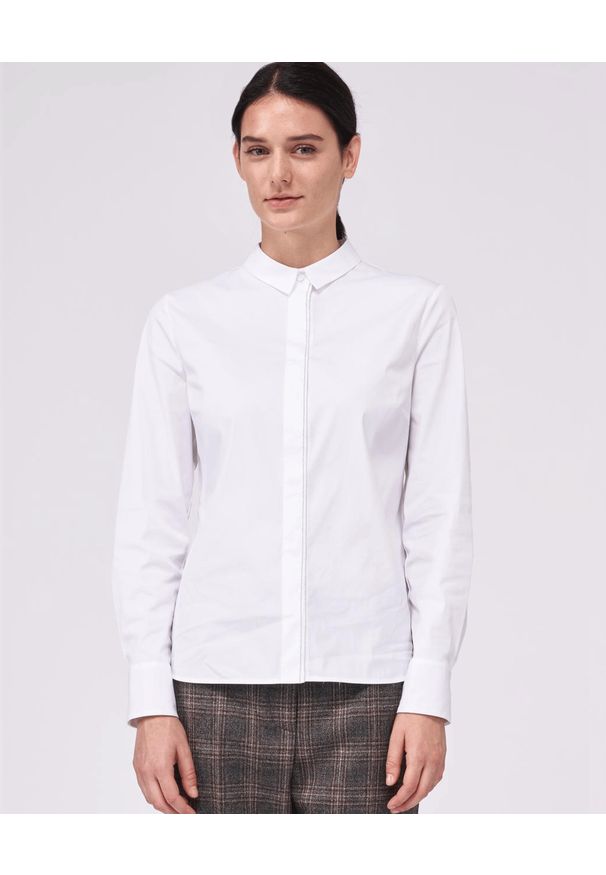 PESERICO - Biała koszula z aplikacją. Okazja: na co dzień. Kolor: biały. Materiał: bawełna. Wzór: aplikacja. Styl: casual