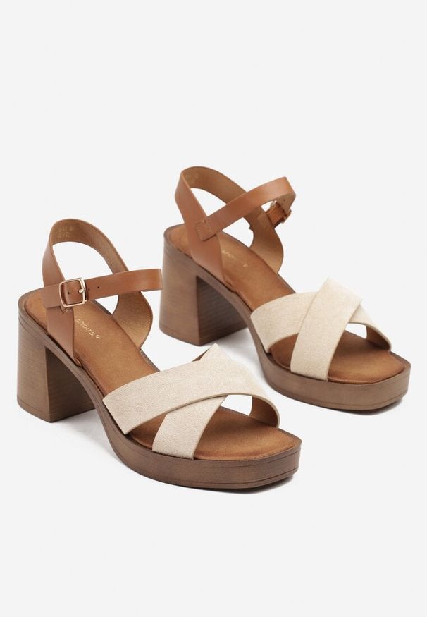 Renee - Beżowe Sandały na Słupku Ozdobione Dwoma Paskami Jasirea. Okazja: na co dzień. Zapięcie: pasek. Kolor: beżowy. Materiał: jeans. Wzór: aplikacja. Obcas: na słupku. Styl: casual, elegancki