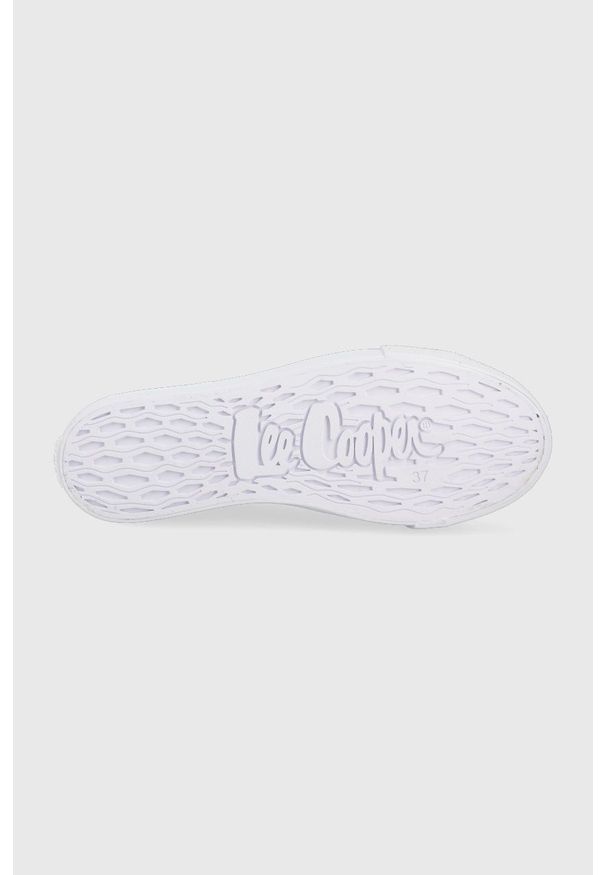 Lee Cooper tenisówki damskie kolor biały. Nosek buta: okrągły. Zapięcie: sznurówki. Kolor: biały. Materiał: guma. Obcas: na platformie