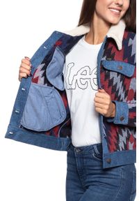 Wrangler - DAMSKA KURTKA SHERPA WRANGLER GEO JACKET BLUE DEPTHS W4N6WVXJY. Kolor: niebieski. Materiał: jeans. Sezon: zima. Styl: retro #4