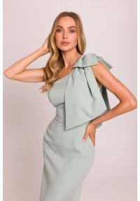 MOE - Elegancka sukienka ołówkowa na jedno ramię z kokardą miętowa. Okazja: na ślub cywilny, na wesele, na imprezę. Typ kołnierza: kokarda. Kolor: czarny, miętowy. Typ sukienki: ołówkowe. Styl: elegancki #2