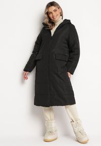 Born2be - Czarna Dwustronna Kurtka Płaszcz z Kapturem Eldorra. Typ kołnierza: kaptur. Kolor: czarny. Materiał: futro #1